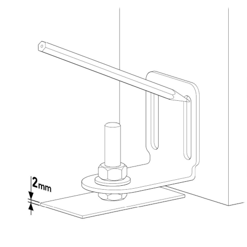 Posizionare le cerniere inferiori e segnare i fori di perforazione. Assicurarsi che ci sia spazio sufficiente rispetto al suolo