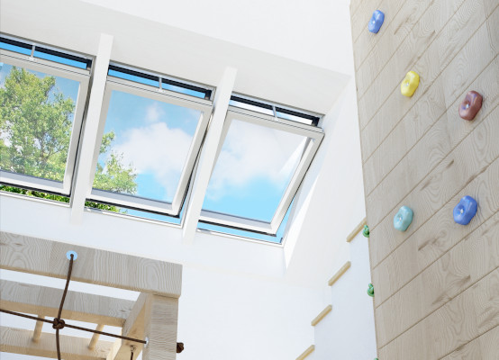 Finestre da tetto bianche in PVC installate