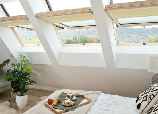 Vantaggi finestra da tetto in legno Roto R6