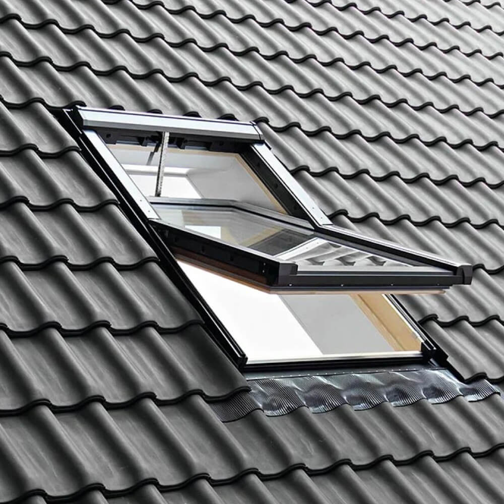 Roto Q4 in legno - installazione sul tetto