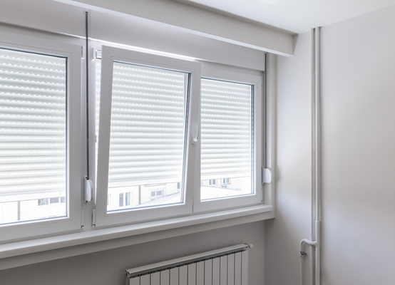 Finestra in PVC bianco con tapparelle