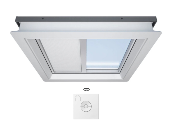 Lucernario con tenda interna nera