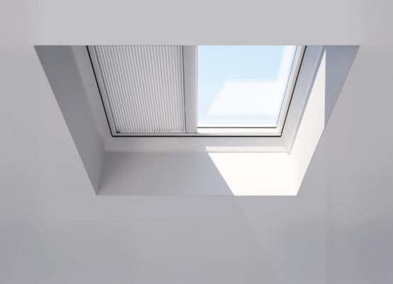 Lucernari fissi con tenda bianca