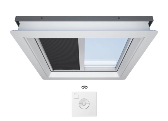 Lucernario con tenda interna nera