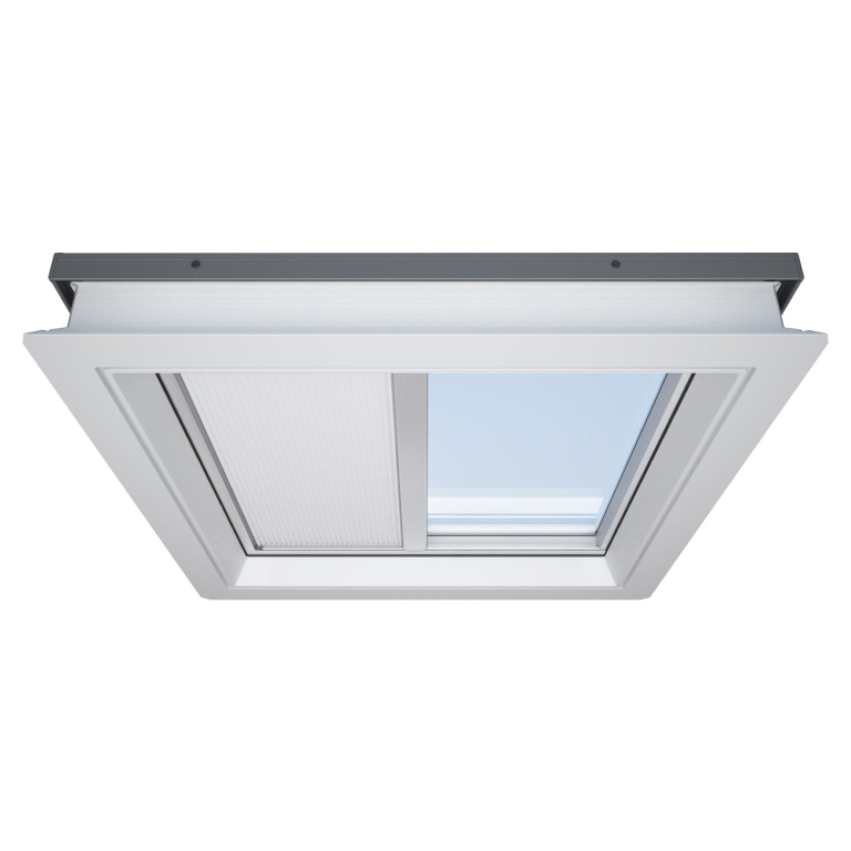 Lucernario fisso con tenda bianca