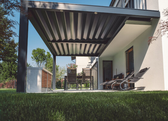 Pergola bioclimatica per giardino