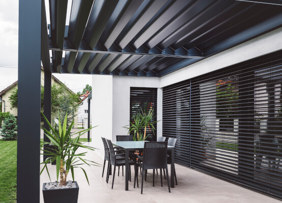 Pergola in alluminio con lamelle orientabili