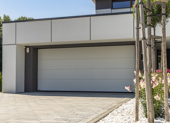 Porta garage sezionale bianca