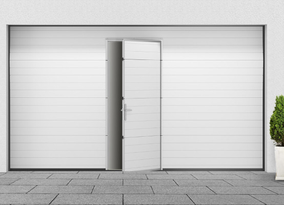Porta garage con porta pedonale bianca