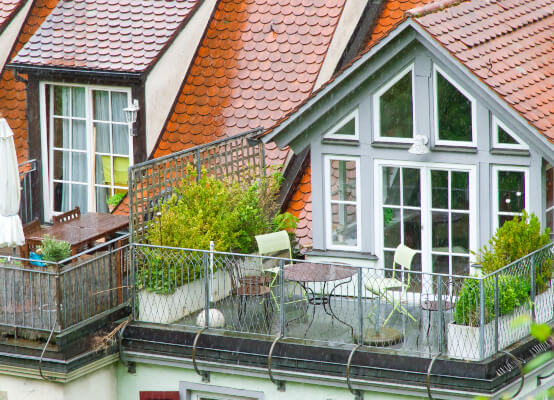 Porte finestre vista esterna con balcone