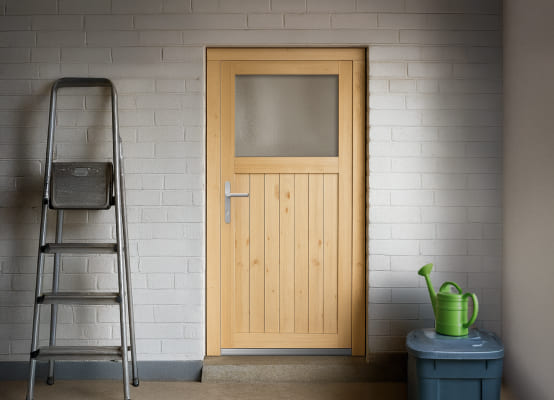 Porta di servizio in legno per cantina