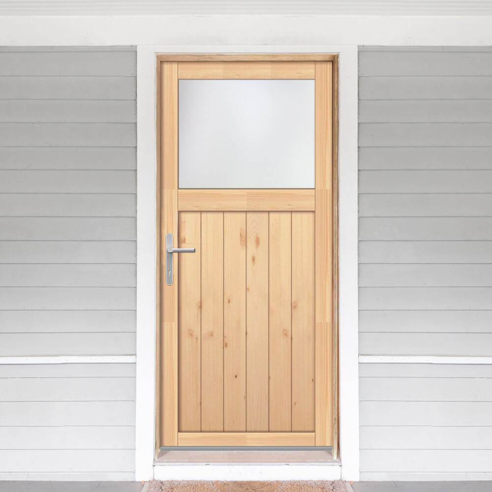 Porta di servizio in legno Viareggio installata