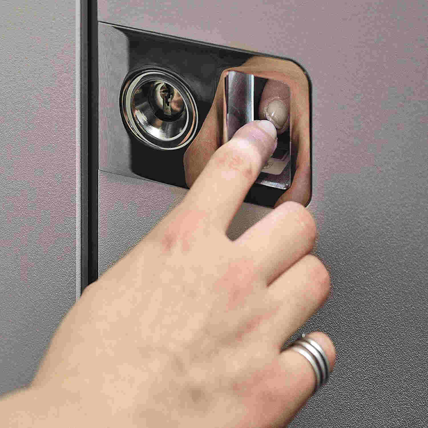 sistema impronte digitali porta d'ingresso