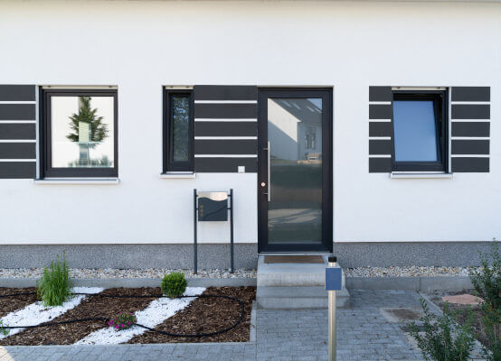 Portoncino d'ingresso in vetro e alluminio