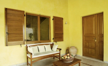 Finestre e porta d’ingresso in legno