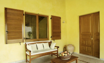 Finestre e porta d’ingresso in legno