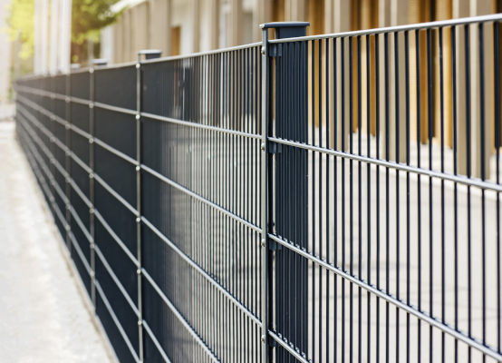 Pannelli della recinzione in rete metallica con coprigiunti