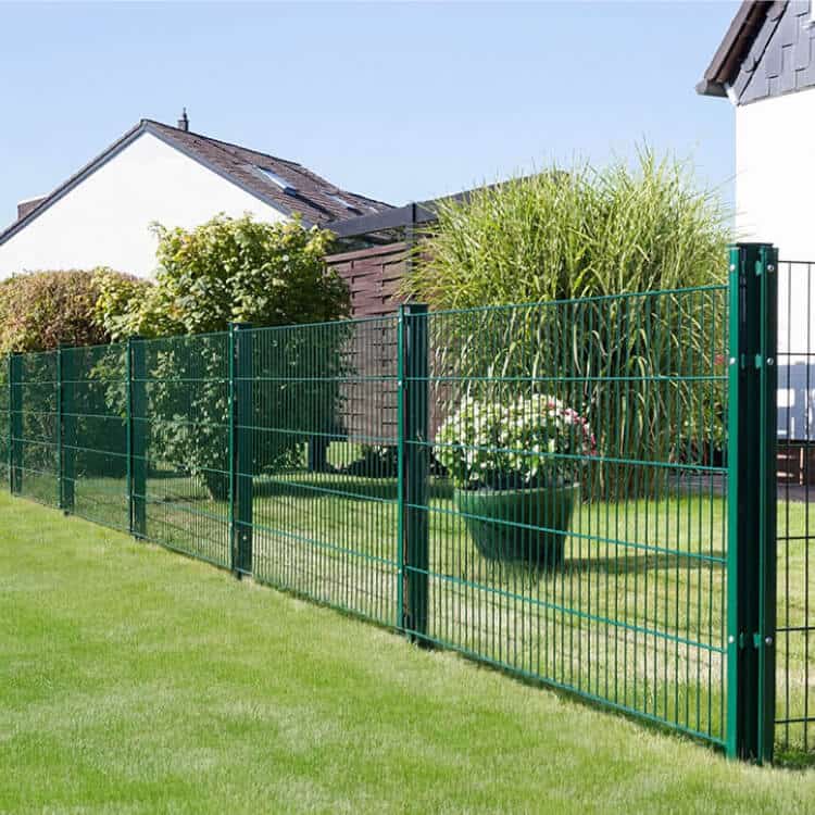 Recinzione in rete metallica verde muschio
