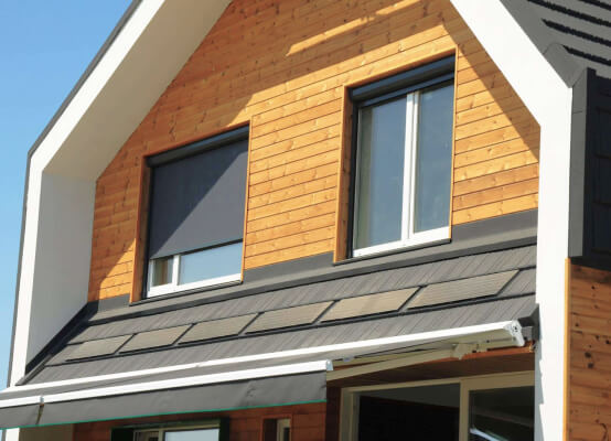 Tenda a rullo rettangolare installata