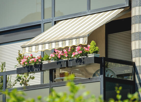 Tenda da sole con mantovana per balcone