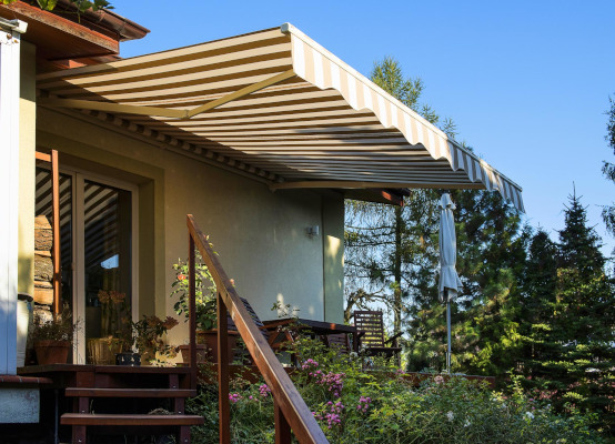 Tenda da sole marrone