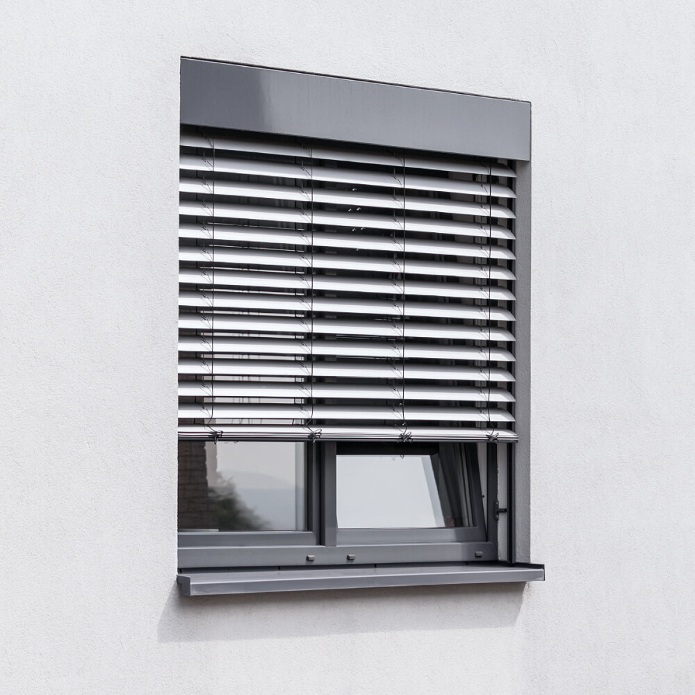 Brise-soleil su finestra